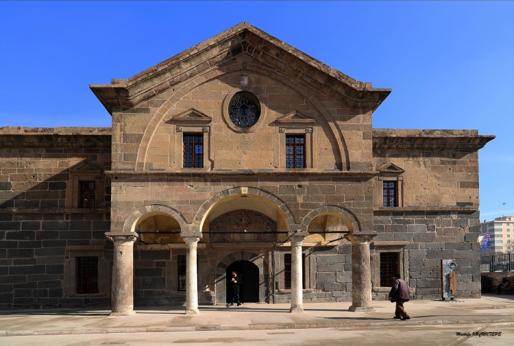 Kayseri'de Meryem Ana Kilisesi restore edilerek ktphane haline getirildi.