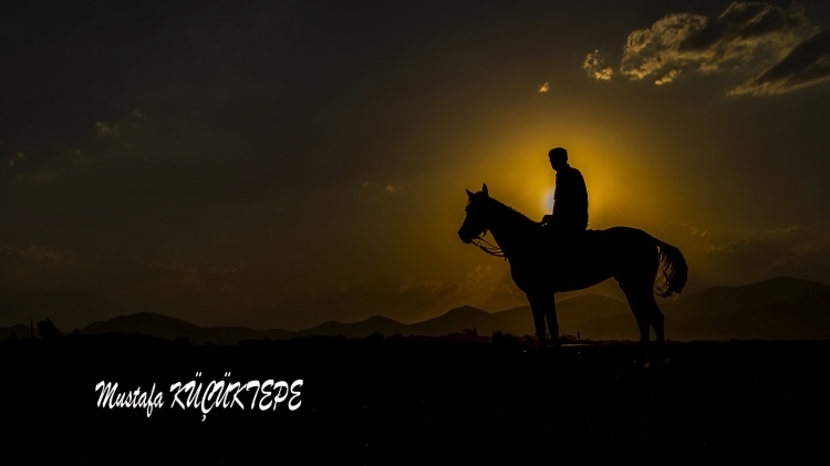 KIRMIZILA�IYORDU AK�AMLAR