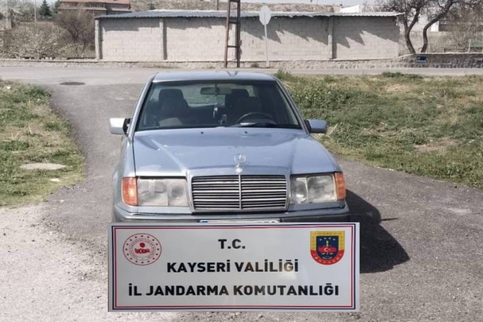 alnt otomobilden uyuturucu ele geirildi: 2 gzalt