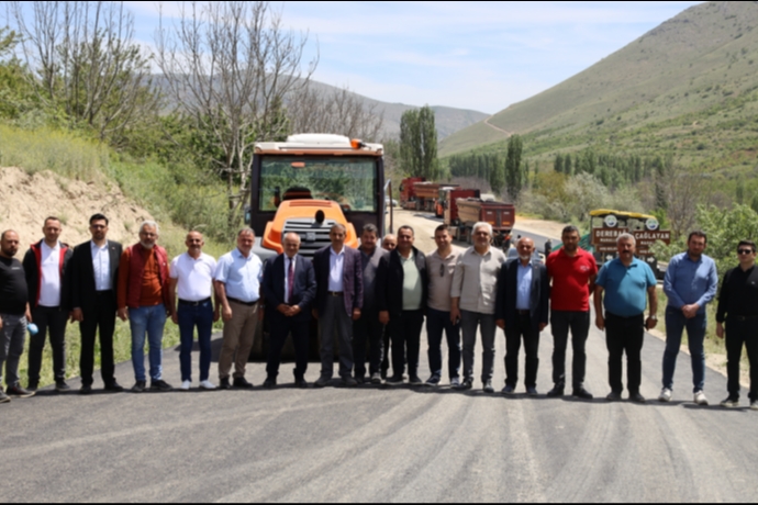 Yahyalda Scak Asfalt Serimi Balad: Dereba, Kirazl ve alayan Mahalleleri Doal Gaz'dan Sonra Scak Asfalta Kavutu