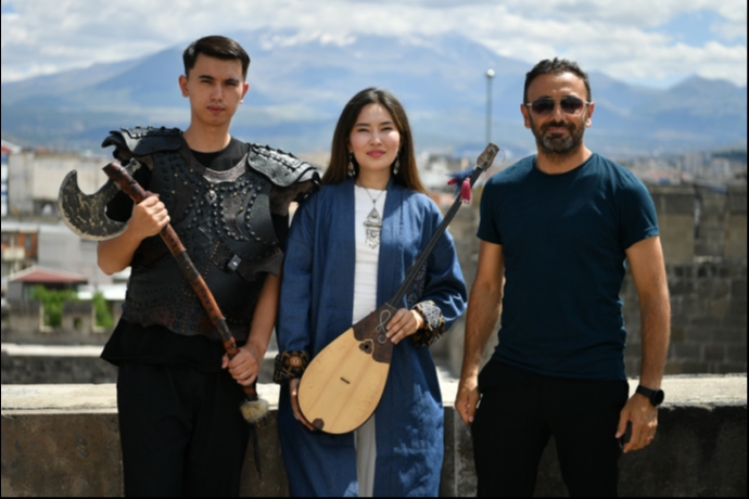  Kayseri Kalesi'nde Kazak Ezgileri Ykseldi