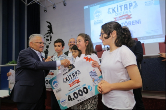 Bykehir'de Kitap Okuma Rzgr Esti: Bakan Bykkl dlleri Yzde 25 Arttrd