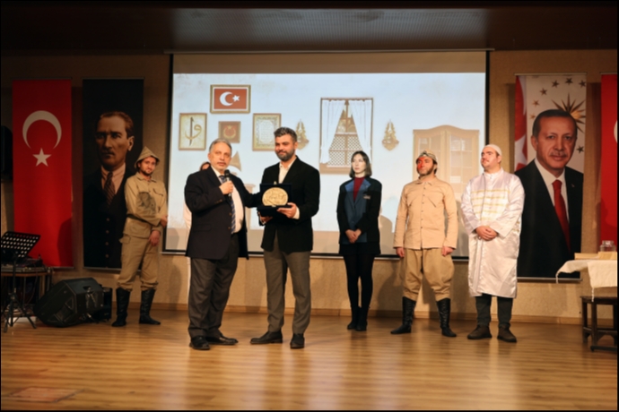 Mehmet Akif Talas'Ta Tiyatro İle Anıldı