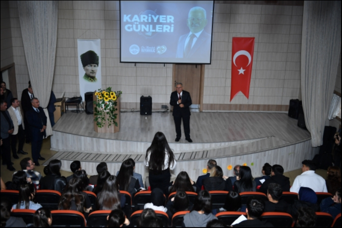 Ba�kan B�y�kk�l��tan Lise ��rencilerine Kariyer ve Gelecek Rehberi