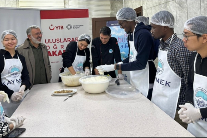 Kayseri�nin Me�hur Lezzeti Nevzine D�nyaya A��ld�: Uluslararas� ��renciler Mutfakta Bulu�tu