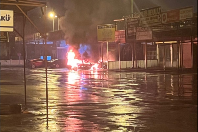 Kayseri'de Oto Tamircisinde ��kan Yang�nda, 3 Ara� Kullan�lamaz Hale Geldi