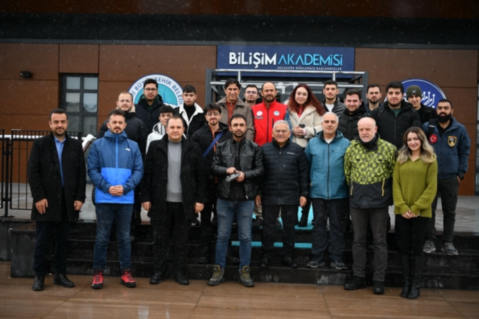 Ba�kan B�y�kk�l��'tan, Bili�im Akademisi'ne Ziyaret