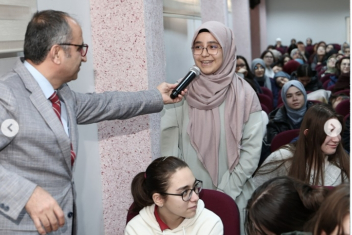 Kayseri Ali R�za �zderici K�z Anadolu �mam Hatip Lisesi�nde Prof. Dr. �smail Dursun R�zgar� Esti. 