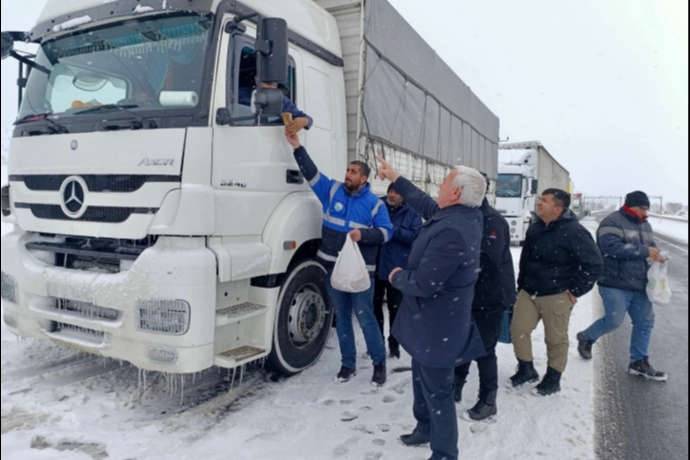 Kayseri'de Yolda Kalanlara �kram