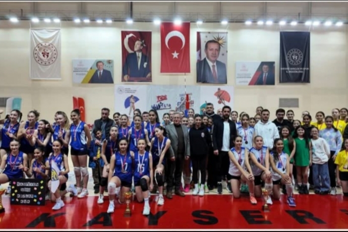 Midi K�zlar�da �ampiyon Kayseri Voleybol Spor Kul�b� A Tak�m� Oldu