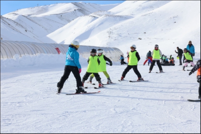 Kayseri�de Spor A.� Taraf�ndan D�zenlenen Kayak Okulu E�itimleri Ba�lad�