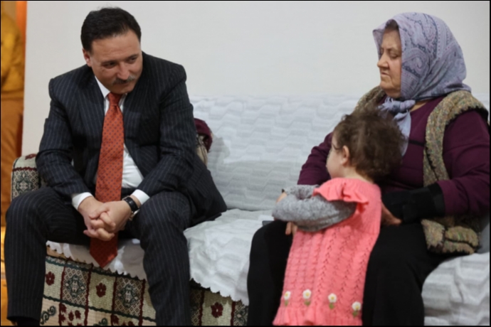 Kayseri Valisi G�kmen �i�ek, Talas�ta Hane Ziyaretleri Ger�ekle�tirdi