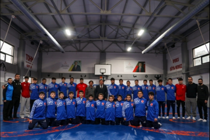 Gen�lik ve Spor �l M�d�r� Ali �hsan Kabakc�, G�re� Sporcular�yla Bir Araya Geldi