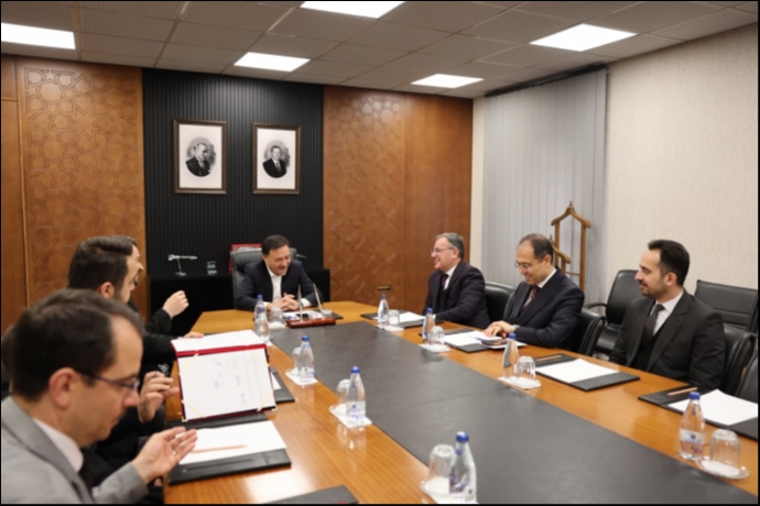 Kayseri�de Sa�l��a Hay�rsever �mzas�: Vali �i�ek Ba�kanl���nda �ki �l�eye G��l� Yat�r�m