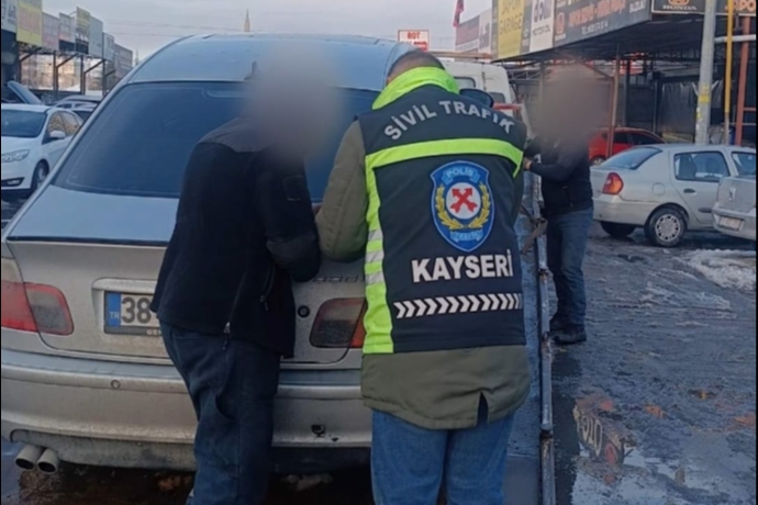 Kayseri�de Drift Ve Makas Pahal�ya Patlad�: 2 S�r�c�ye 142 Bin Liral�k Ceza