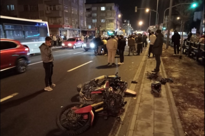 Melikgazi�de Ak�am Saatlerinde Kaza An�: Motosiklet Yayaya �arpt�, Ortal�k Kar��t�