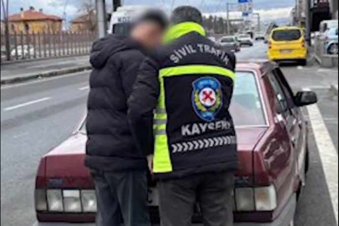 Sosyal Medyada G�ndem Oldu, Polis Harekete Ge�ti: Kayseri�de Trafi�i Kar��t�ran S�r�c�lere Ceza Ya�d�