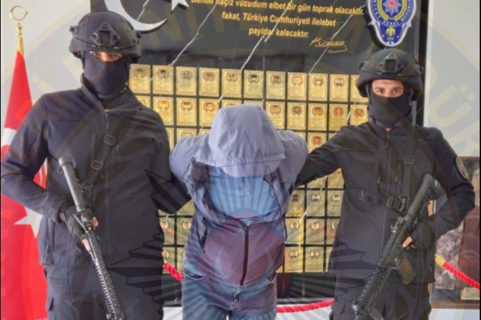 Y�llard�r Aran�yordu, Sakland��� Adreste Yakaland�: Firari �hra� Subay Cezaevine G�nderildi