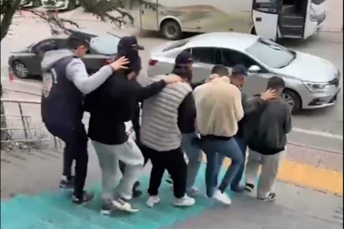 Kayseri�den 7 �le Uzanan Dev Operasyon: Yasa D��� Bahiste Milyarl�k Trafik Ortaya ��kt�