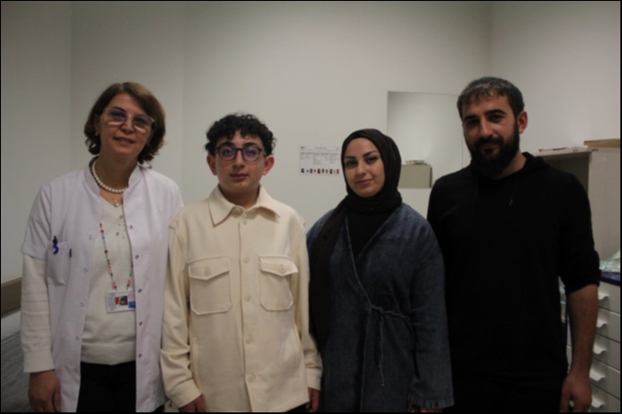 Bo�az�ndaki �i�lik Ger�e�i Ortaya ��kard�: 15 Ya��nda Kanseri Yendi!