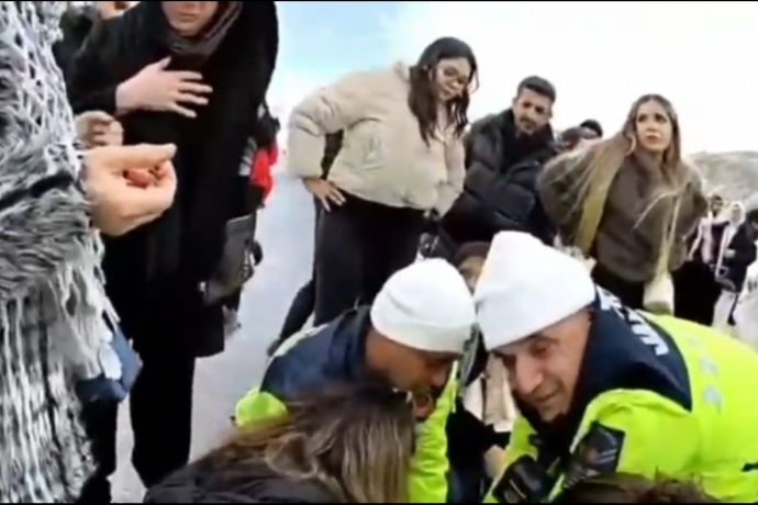 Erciyes�te Nefes Kesen Anlar: Fenala�an Kad�n S�r�c�ye Jandarma Zamanla Yar��t�!