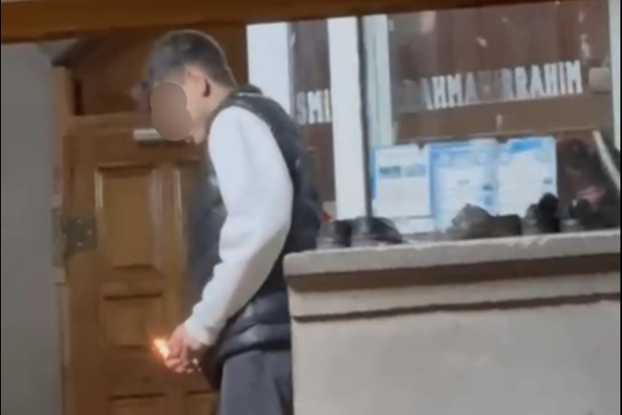 Teravihte Sessizli�i Bozan Torpil! Camiye Atan 15 Ya��ndaki �ocuk Yakaland�