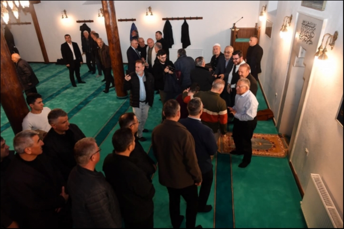 As�rl�k Miras Yeniden Nefes Ald�: Tasmak�ran Camii 2026�n�n �lk Teravihinde Kap�lar�n� A�t�