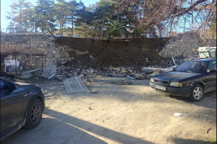 Gece Yar�s� G�r�lt�s�yle Uyand�lar Yahyal��da �stinat Duvar� Bir Anda ��kt�