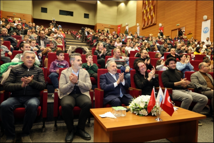 �ocuklar�n Ne�esi Ramazan��n Bereketiyle Bulu�tu: Talas�ta �lk Ak�amda Sahne I��l I��ld�