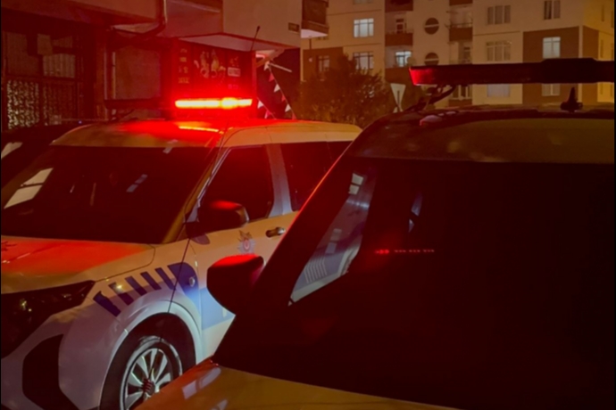 Kayseri�de Sokak Ortas�nda Deh�et, 16 Ya��ndaki Gen� B��akland�