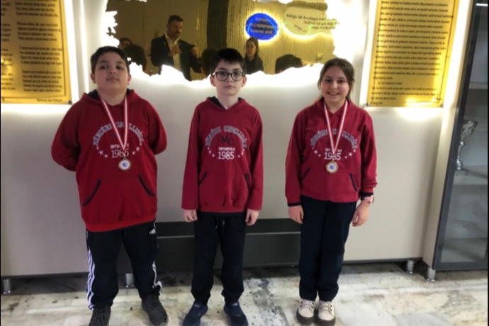 �ehit Komiser Umut Tun�ay��n �smi Kitaplarla Ya�at�ld�: ��renci ve Veliler Ayn� Sayfada Yar��t�lar