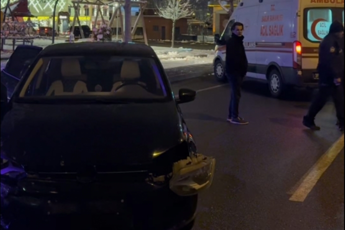 Talas�ta Kav�akta Korkutan �arp��ma: Bir Ki�i Hastaneye Kald�r�ld�