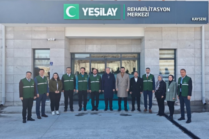 Ye�ilay Haftas��nda Anlaml� Bulu�ma: �Ba��ml�l�kla M�cadele Milli Bir Meseledir�