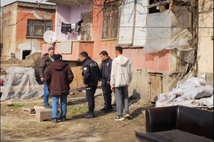 Balkonda Oyun Oynarken Korku Dolu Anlar: 3 Ya��ndaki K���k �ocuk Bir Anda G�zden Kayboldu!