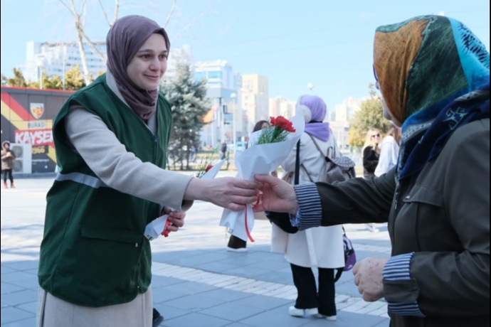 Cumhuriyet Meydanı’nda Anlamlı Buluşma: Kayseri Yeşilay’dan Kadınlara Özel Farkındalık Etkinliği