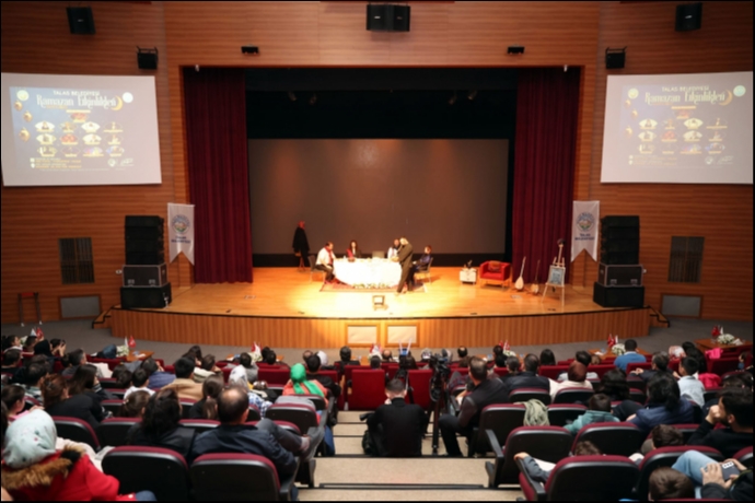 Talas�ta Ramazan Gecesine Sahne I����: �Bir Meddah Arkada��m Var� �zleyiciyle Bulu�tu