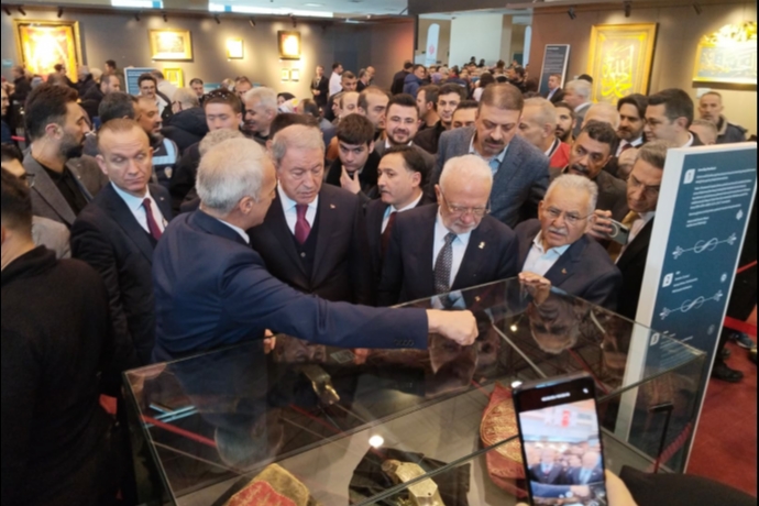 Kayseri�de Manevi Zaman Yolculu�u: Kutsal Emanetler �lk Kez Ayn� Sergide Bulu�tu