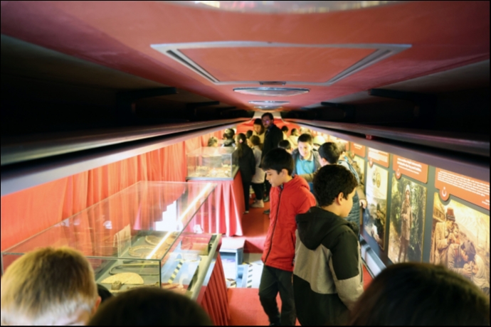 Talas�ta Tarih Okullara Ta��nd�: 30 Bin ��renci Gezici M�ze �le Zamanda Yolculuk Yapt�