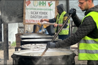 K�� ���t�yor, �HH Kap� Kap� Dola��yor: Kayseri�de Y�zlerce Aileye Sessiz Destek!